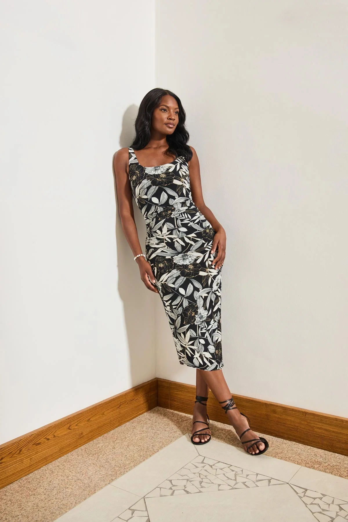 Suki Shaping Dress In Lirios - Image 5