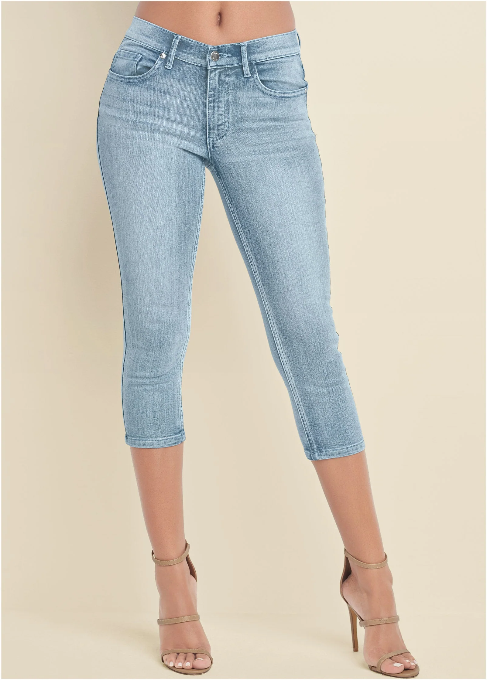 Cindy Capri Jeans - Light Wash - Image 2