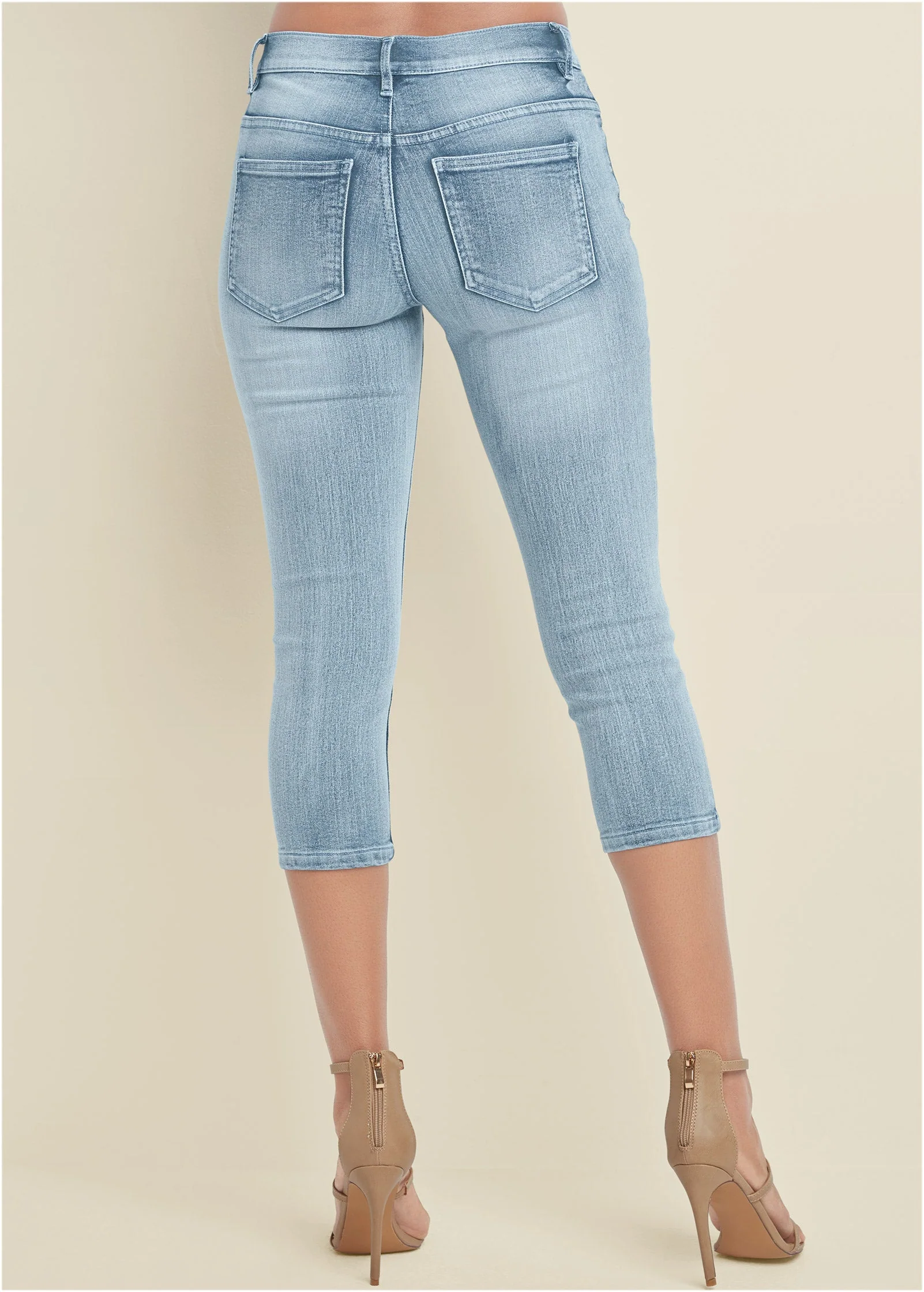 Cindy Capri Jeans - Light Wash - Image 3